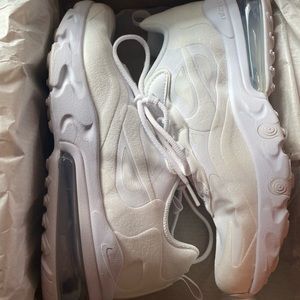 White Nike Air Max 270